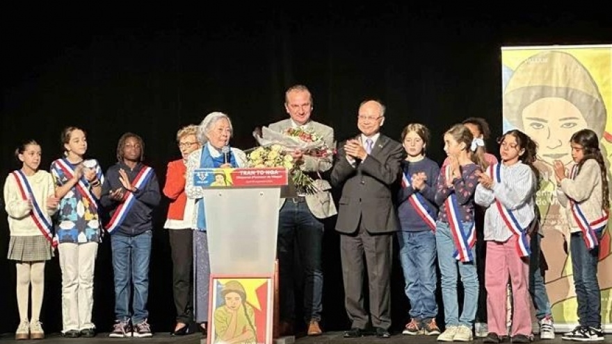 France's Villejuif city honours Tran To Nga with honorary citizen title